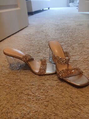 Gold heel